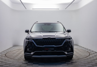 Подержанный автомобиль Kia Carnival 2020 года (2 фото)