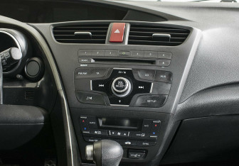 Подержанный автомобиль Honda Civic Hatchback 2012 года (11 фото)