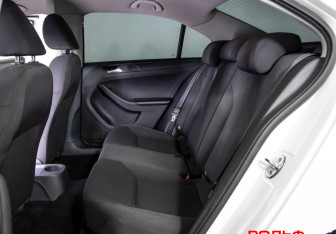 Подержанный автомобиль Volkswagen Jetta Sedan 2014 года (8 фото)