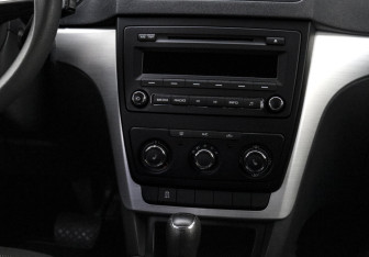 Подержанный автомобиль Skoda Yeti 2015 года (14 фото)