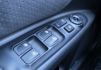 Подержанный автомобиль Kia Magentis 2010 года (15 фото)