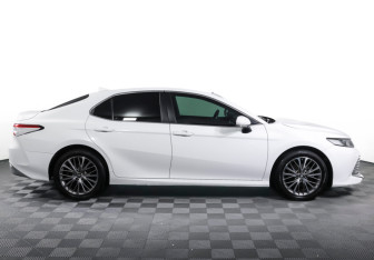 Подержанный автомобиль Toyota Camry Sedan 2019 года (4 фото)