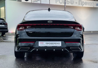 Подержанный автомобиль Kia K5 2021 года (6 фото)