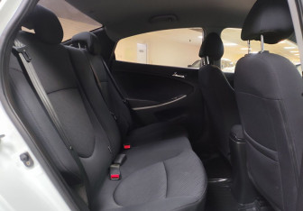 Подержанный автомобиль Hyundai Solaris Sedan 2012 года (13 фото)