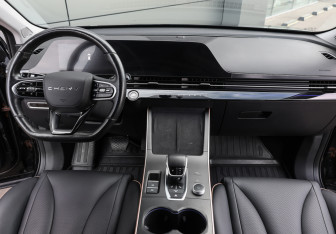Подержанный автомобиль Omoda C5 2022 года (13 фото)
