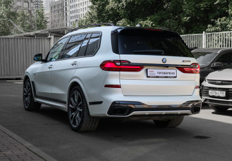 Подержанный автомобиль BMW X7 2020 года (6 фото)