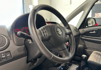 Подержанный автомобиль Suzuki SX4 Hatchback 2009 года (14 фото)