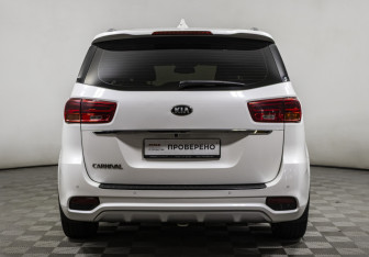 Подержанный автомобиль Kia Carnival 2018 года (6 фото)