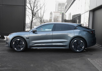 Подержанный автомобиль Zeekr 001 2022 года (8 фото)