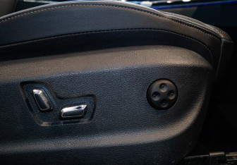 Подержанный автомобиль Hongqi HS5 2024 года (8 фото)