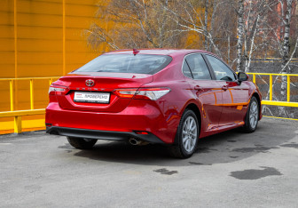 Подержанный автомобиль Toyota Camry Sedan 2021 года (4 фото)