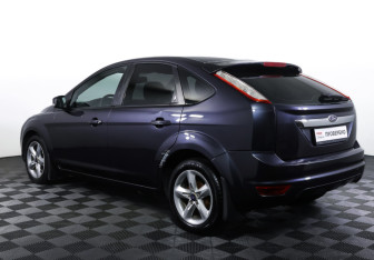 Подержанный автомобиль Ford Focus Hatchback 2008 года (7 фото)