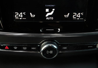 Подержанный автомобиль Volvo S90 2021 года (25 фото)