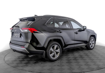 Подержанный автомобиль Toyota RAV4 2021 года (5 фото)