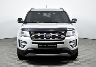 Подержанный автомобиль Ford Explorer 2017 года (2 фото)