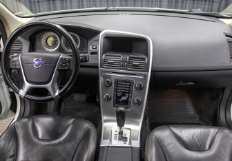 Подержанный автомобиль Volvo XC60 2010 года (14 фото)