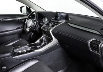 Подержанный автомобиль Lexus NX 2017 года (11 фото)
