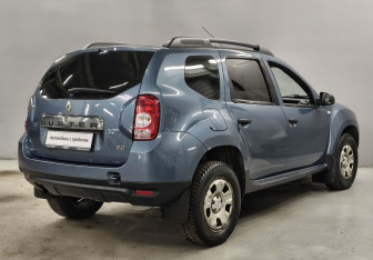Подержанный автомобиль Renault Duster 2014 года (5 фото)