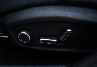 Подержанный автомобиль Geely Atlas 2024 года (17 фото)