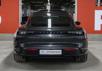 Подержанный автомобиль Porsche Taycan 2021 года (6 фото)