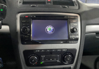 Подержанный автомобиль Skoda Octavia Liftback 2011 года (13 фото)