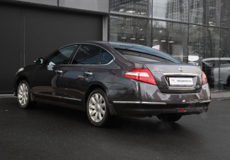 Подержанный автомобиль Nissan Teana 2010 года (7 фото)