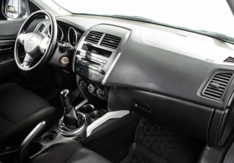 Подержанный автомобиль Mitsubishi ASX 2013 года (9 фото)