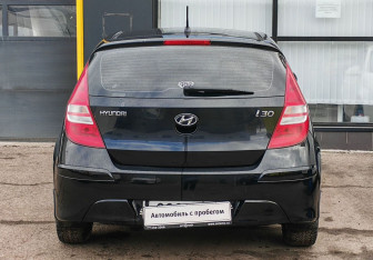 Подержанный автомобиль Hyundai i30 Hatchback 2011 года (6 фото)