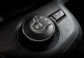 Подержанный автомобиль Peugeot Traveller 2022 года (23 фото)