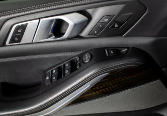 Подержанный автомобиль BMW X5 2020 года (20 фото)