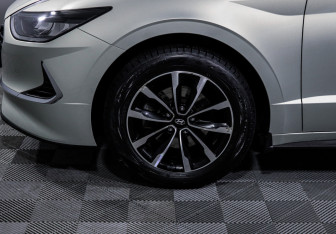 Подержанный автомобиль Hyundai Sonata 2020 года (15 фото)