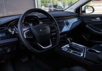 Подержанный автомобиль Omoda S5 2024 года (12 фото)