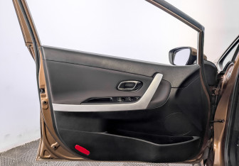 Подержанный автомобиль Kia Ceed Wagon 2017 года (19 фото)