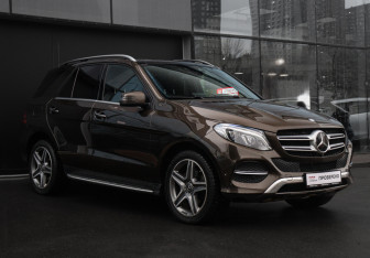 Подержанный автомобиль Mercedes-Benz GLE 2016 года (3 фото)