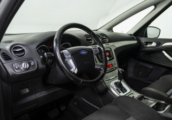 Подержанный автомобиль Ford S-MAX 2010 года (10 фото)