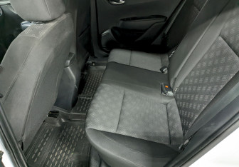 Подержанный автомобиль Kia Rio Hatchback 2017 года (16 фото)