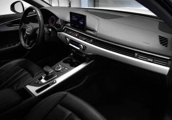 Подержанный автомобиль Audi A4 Sedan 2018 года (25 фото)
