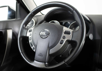 Подержанный автомобиль Nissan Qashqai 2009 года (13 фото)