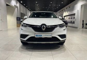 Подержанный автомобиль Renault Arkana 2019 года (2 фото)