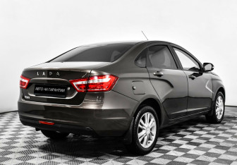 Подержанный автомобиль LADA (ВАЗ) Vesta Sedan 2016 года (5 фото)