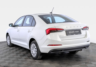 Подержанный автомобиль Skoda Rapid Liftback 2021 года (7 фото)