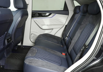 Подержанный автомобиль Hongqi HS5 2024 года (10 фото)