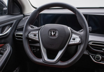 Подержанный автомобиль Changan Eado Plus 2023 года (15 фото)