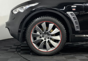 Подержанный автомобиль Infiniti FX 2010 года (20 фото)