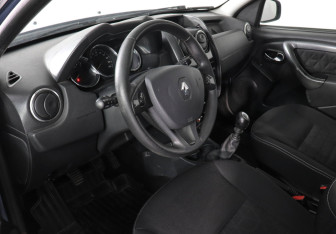 Подержанный автомобиль Renault Duster 2017 года (9 фото)