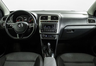 Подержанный автомобиль Volkswagen Polo Sedan 2018 года (14 фото)