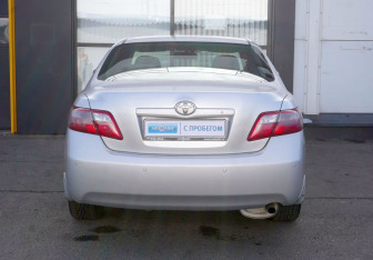 Подержанный автомобиль Toyota Camry Sedan 2011 года (6 фото)