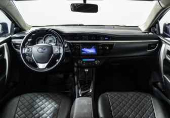 Подержанный автомобиль Toyota Corolla Sedan 2013 года (14 фото)
