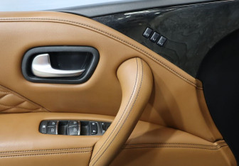 Подержанный автомобиль Infiniti QX80 2018 года (11 фото)