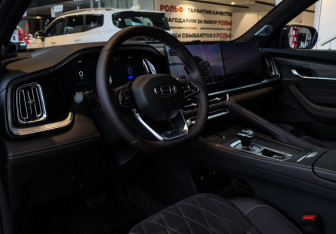 Подержанный автомобиль Geely Monjaro 2025 года (22 фото)